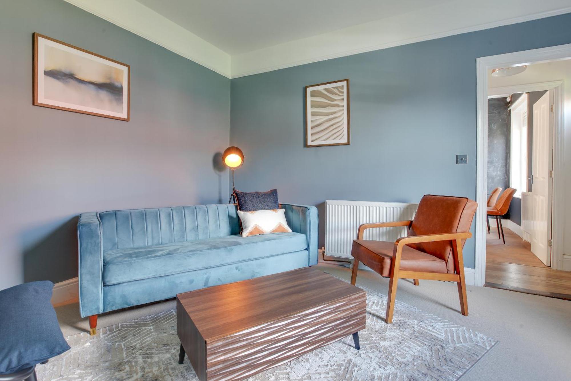 Cosy 3 Bedroom House With Free Parking And Wifi Хайт Екстериор снимка