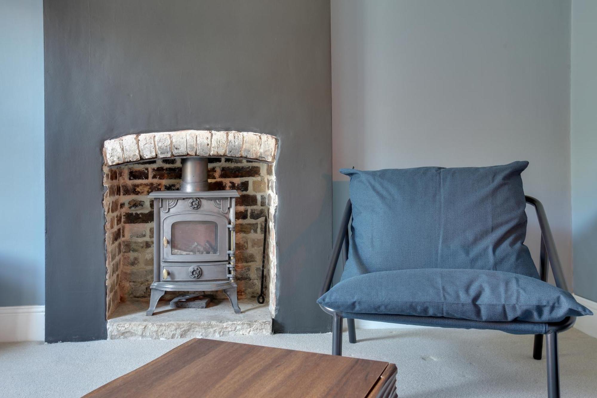 Cosy 3 Bedroom House With Free Parking And Wifi Хайт Екстериор снимка
