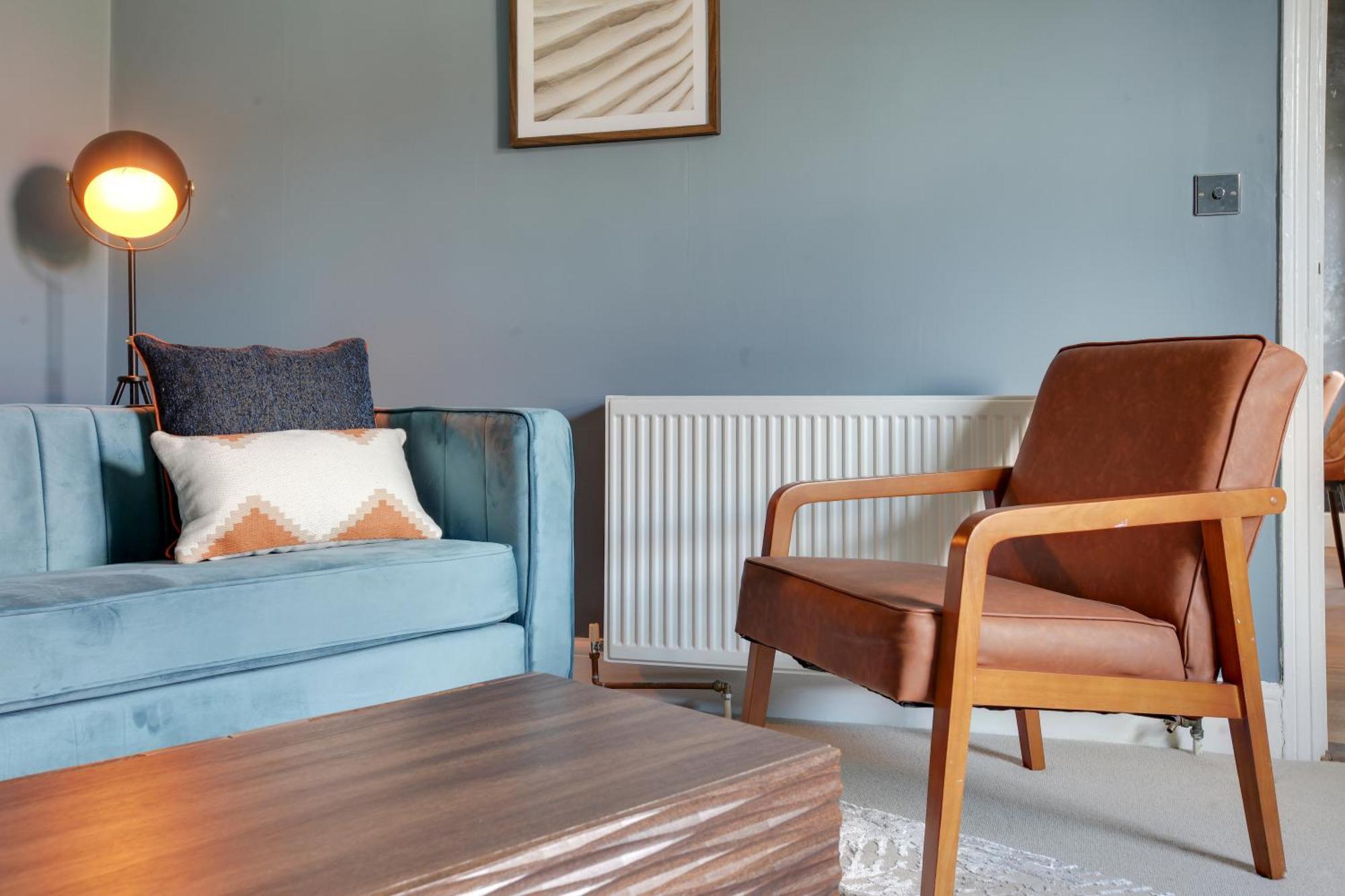 Cosy 3 Bedroom House With Free Parking And Wifi Хайт Екстериор снимка